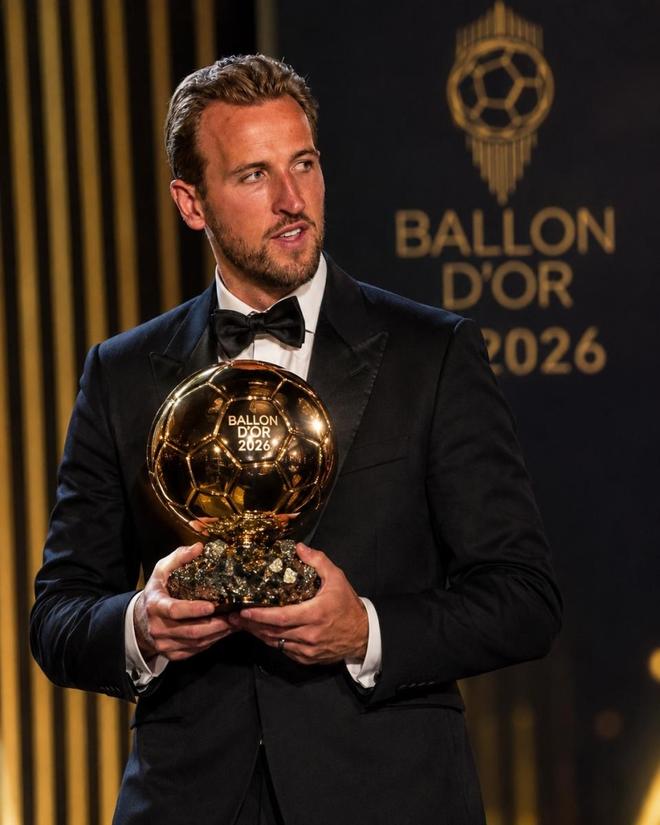 33岁凯恩首获金球奖！拜仁近45年首人 创8大纪录 一举终结3大等待